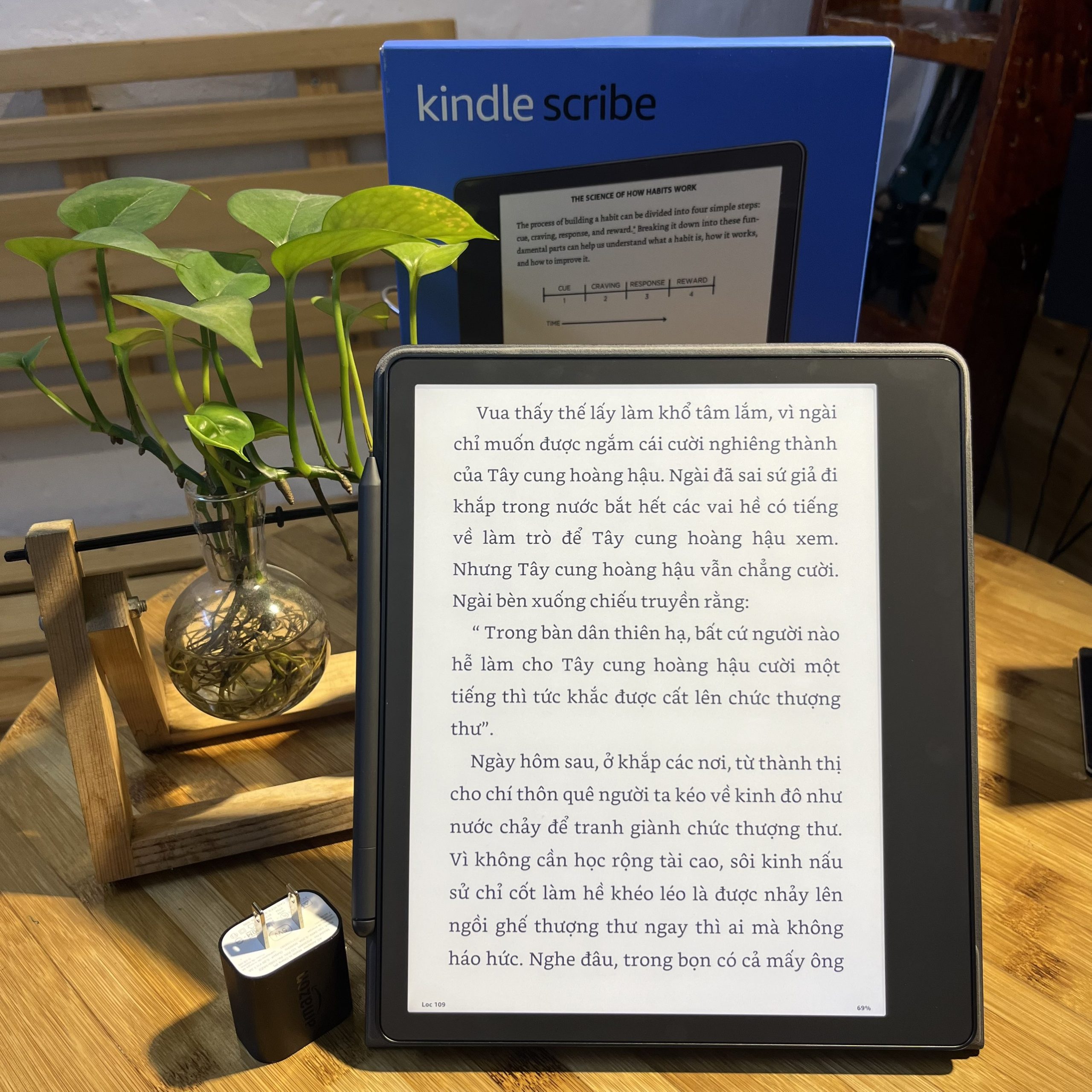 Máy đọc sách Kindle Scribe – thế hệ đầu tiên có thể đọc và viết, màn hình 10,2” 300PPI, đèn vàng warmlight, bộ nhớ 16-64GB, đồng bộ dữ liệu qua Microsoft Word