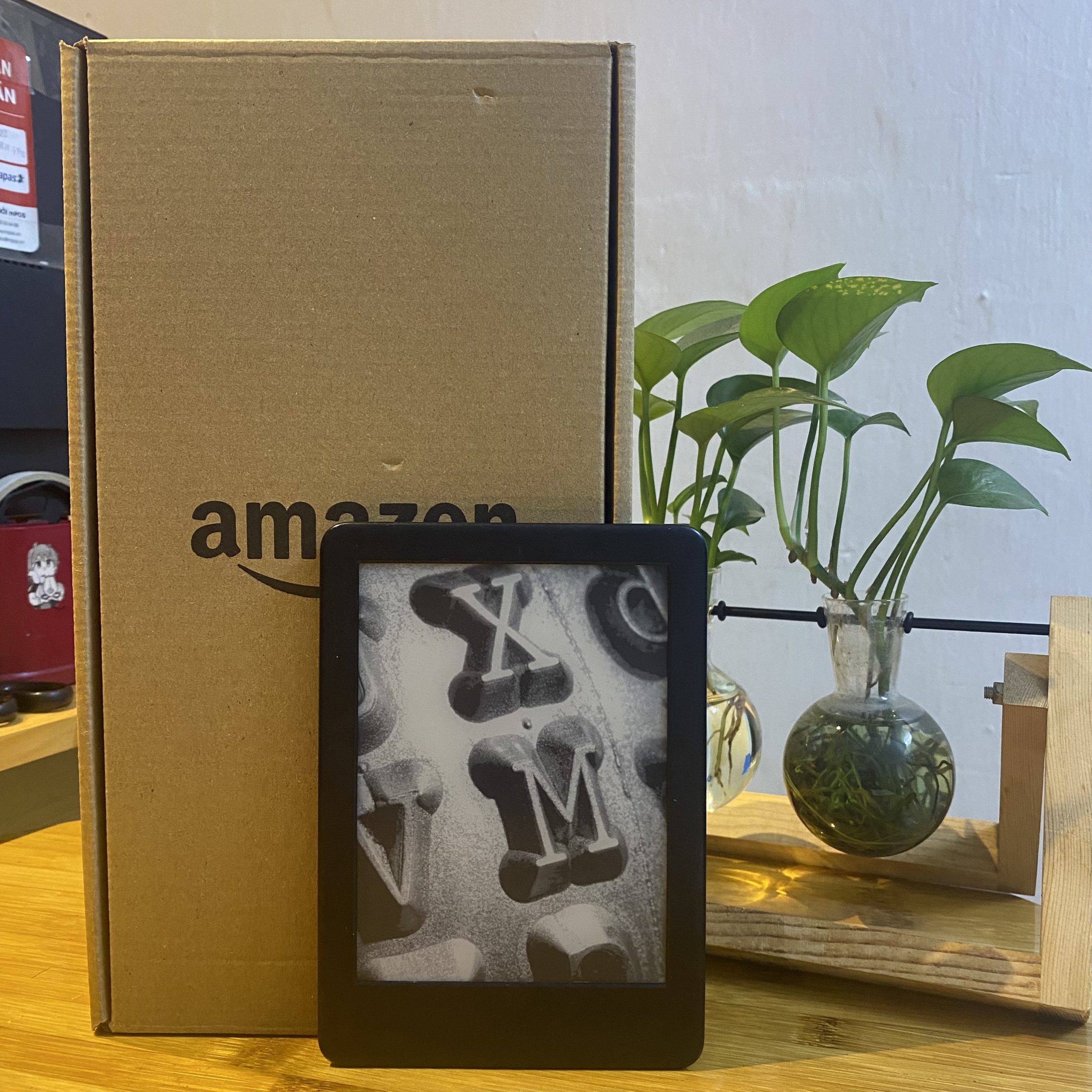 Combo máy đọc sách kindle 10th (Kindle Basic 10th) refurbished , màn hình nhám 6” 167PPI, Bộ nhớ 4/8GB, nghe sách nói Audible TẶNG KÈM BAO DA (COVER)